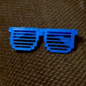 Selling sunglasses for some money